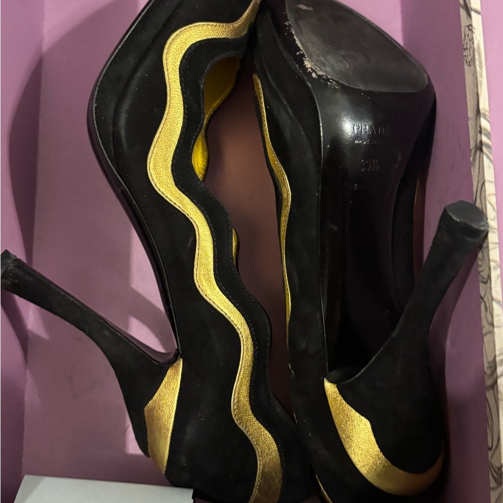 Prada Women's Heels in Black and Gold